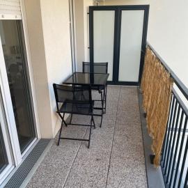 BEAU STUDIO NEUF AVEC TERRASSE