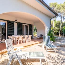 GuestHost - Quercianella Lovely Villa near the Sea With Parking!