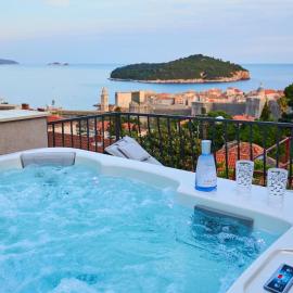 New & Stunning Views in Luxury 5* Divona Apartment