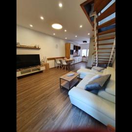 NEU Ferienhaus 54 Husum Sauna gg Gebühr: Husum şehrinde bir otel