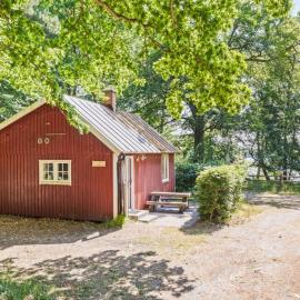 Fiskestugan – Country side cottage by lake, hotel Sjöbóban