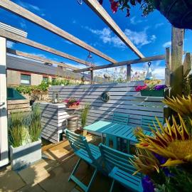 Galway Stay with Outdoor Patio - Sleeps 5، فندق في غالواي