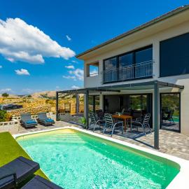 Ferienwohnung mit beheiztem Pool , 3x SUP Boards in Villa Gracia, Hotel in Stara Baška