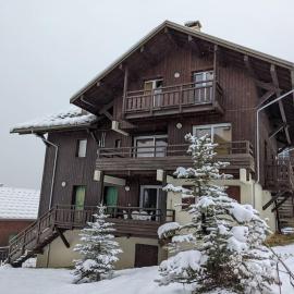 Joli T2 dans châlet, hotel in Puy-Saint-Vincent
