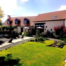 Saint-Saturnin 4 Bed Home Sleeps 10 Pool Garden