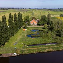 De Twee Zwanen, hótel í Delfstrahuizen