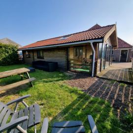 Finse Woning op Camping De Tulpenweide