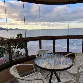 Lindo Apto Itapema Meia Praia Frente ao Mar, 6 pessoas, alto padrão