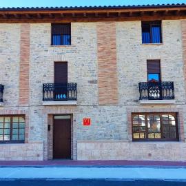 Casa Unzué Turismo Rural, hotel v destinaci Monreal