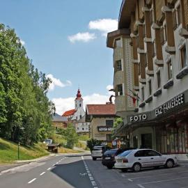 Cosy and Stylish Apartment near Faaker See, hotel in Latschach