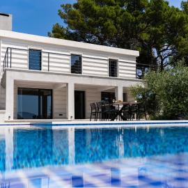Seaside luxury villa with a swimming pool Sumartin, Brac - 5639, hotel in Sumartin