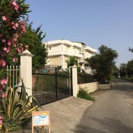 Qerana's rooms: Corner of nature, hotel em Golem