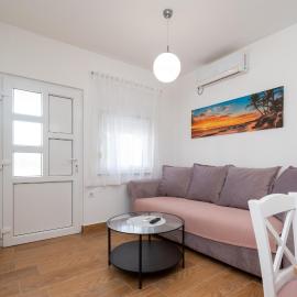 Apartments with parking space Povljana, Pag - 11516, hotel in Povljana