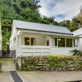 Central Cottage - Napier Holiday Home