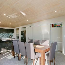 The White Haus - Waihi Beach Upstairs Holiday Unit
