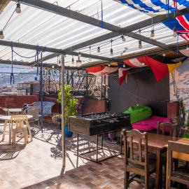 Aldos Guest House โรงแรมในอัวรัซ