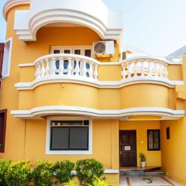 'Golden Coral' 2bhk Benaulim Beach villa Goa, hótel í Benaulim