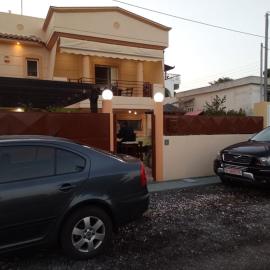 VILLA AVATOS 3 - Near to the port of Rafina and the airport of Athens, hotel in Áyios Spirídhon