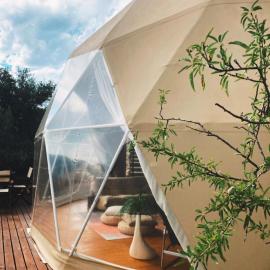 Glamping geodesic dome in secluded eco retreat，Alozaina的飯店