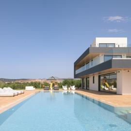 Aesthea 5-star Villa, 2Pools, Gym, Cinema, Sauna, By ThinkVilla