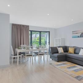 Spacious, 3 bedroom, 2 bathroom, Surbiton, hotel Surbitonban