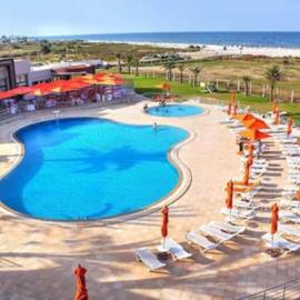 Appartement plage et piscine Andalucia Beach Hôtel, хотел в Бизерта