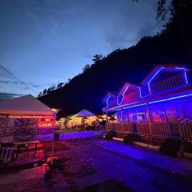 Crown Bliss - Riverside Luxury Paradise, hotel in Kasol