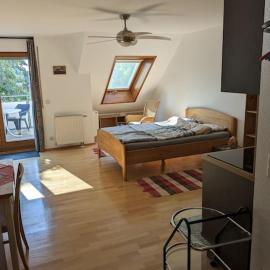 Apartment mit Balkon