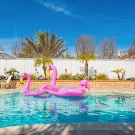 Viesnīca Luxury poolside « Villa Descanso » with heated pool and Spa! Close to San Diego/ Legoland pilsētā Oušensaida