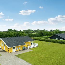 Three-Bedroom Holiday Home In Rudkobing, hotel i Spodsbjerg
