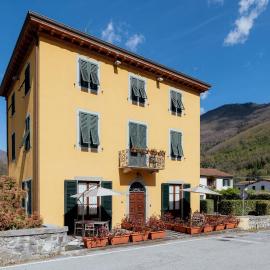 Lucca Franco's Villa, hotel sa Diecimo