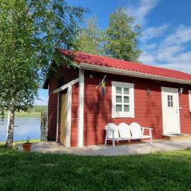 Mysig stuga med sjötomt, nära Järvsöbacken, hotel en Järvsö