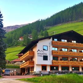 Berghotel Tyrol, hotel in Senales