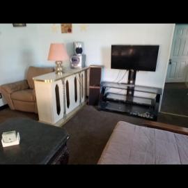 ARMANI MANOR rustic spacious 2br unit 1, hotell sihtkohas Wildwood