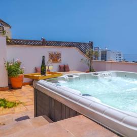 Penthouse with Jacuzzi and spectacular Sea Views