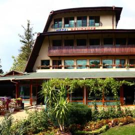 Family Hotel Residence, ξενοδοχείο στο Ντόμπριτς