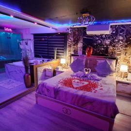L'Aurore Love Room de prestige jacuzzi sauna piscine chauffée cuisine, Hotel in Carpentras