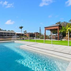 Waterfront 4 bedroom house close to beach, hotel a Mooloolaba