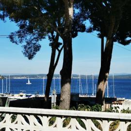 Maison T3 avec vue au bord de l’étang: Istres şehrinde bir otel