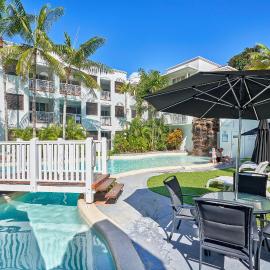 Alassio Apartments with direct pool access Palm Cove, hotel in Palm Cove