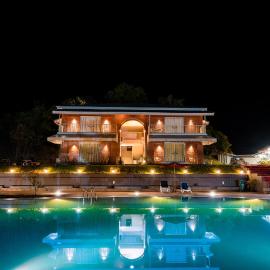 Urmilaa Green County Resort 35 KM From Kolhapur, готель у місті Колхапур