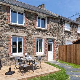 La Maison de Louise - Superbe maison avec patio, Hotel in Cancale