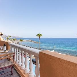 Home2Book Stunning Sea Front Caletillas, hotelli kohteessa Candelaria