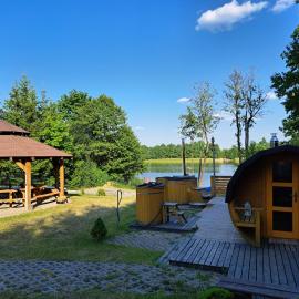 Domki Borowiackie nad brzegiem jeziora, hotell i Bysław