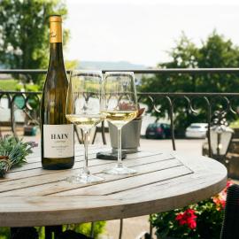 Weingutshotel Piesporter Goldtröpfchen: Piesport şehrinde bir otel
