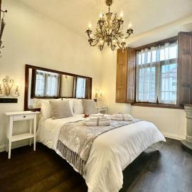 CLAREN´S BOUTIQUE ROOMS, hotel in Cangas del Narcea