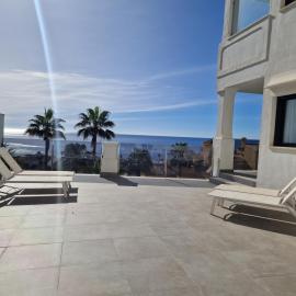 Luxury 2 bedrooms apt with seaview Blue Suite 4104, hotel in Manilva