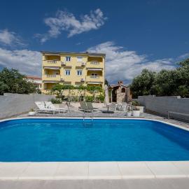 Casa Surya - Apartments with sea view and swimming pool, hotel in Barbat na Rabu