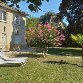 Gîte près de Sarlat avec jardin et salon de massages, hotel in Carsac-Aillac