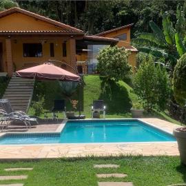 Sítio com Piscina Aquecida | 4 Suites • 60KM de SP